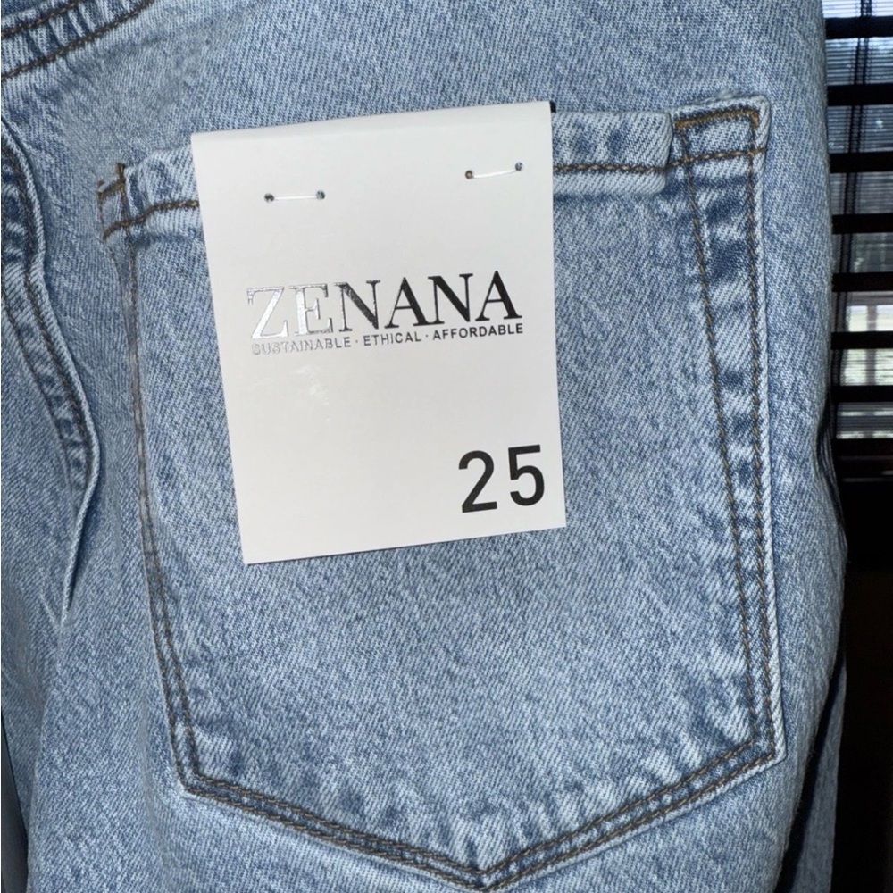Zenana Crop Women’s Sz 25 Size 2 Light Wash Boyfriend Cuff High Rise Jeans - Picture 6 of 8